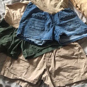bundle of 3 small maternity shorts